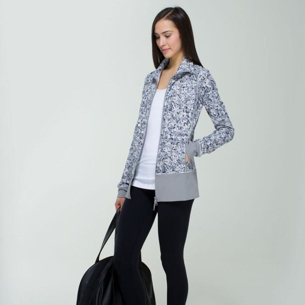 LULULEMON Nice Asana Jacket Not So Petite Fleur Silver Spoon Ambient Grey {3J40}